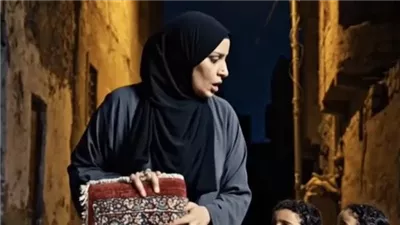 أرملة فقيرة وجدت سجادة فاخرة في القمامة… لكن ما خرج منها قلب حياتها رأسًا على عقب رأت سجادة ثمين