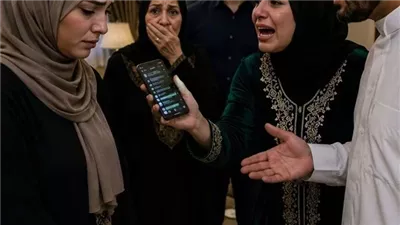 اختي الصغيرة تسخر مني