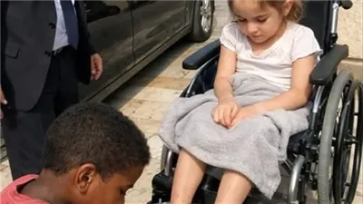 سأغسل قدمي ابنتك