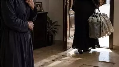 بعد عشر دقايق بس من ما القاضي خلّص إجراءات الخلع
